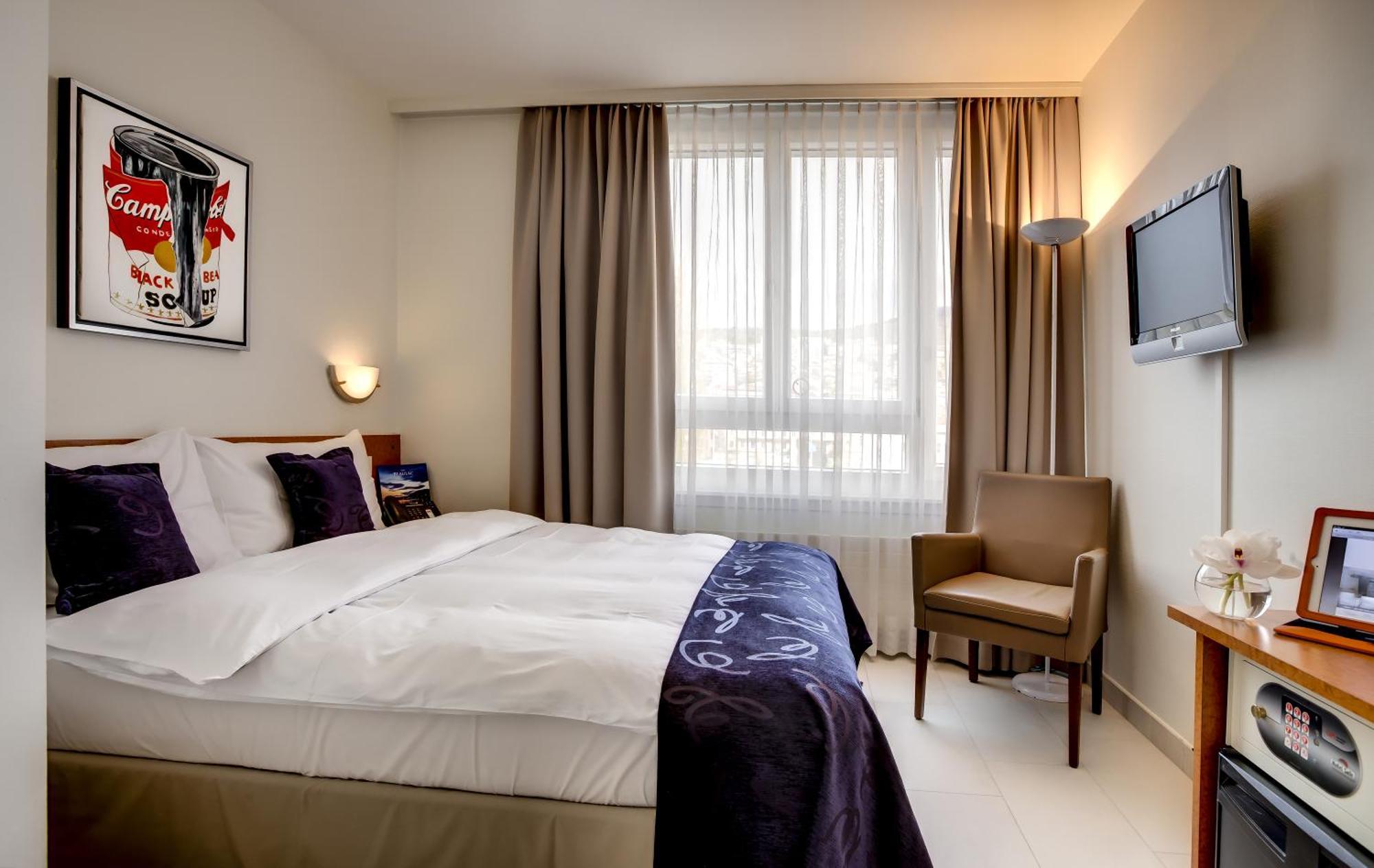 Hotel Beaulac Нюшател Стая снимка